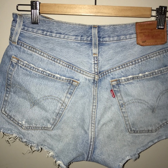 Levi’s 501 daisy dukes - Picture 2 of 4